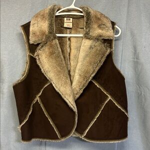 Fades Glory Women's Faux Fur Suede Leather Vest Rich Brown Western Button Up